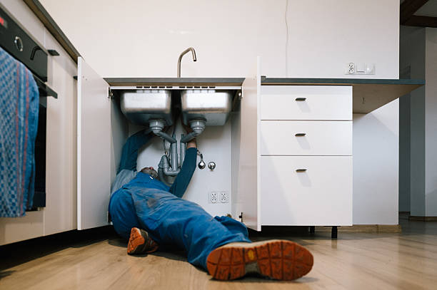 Professional Leak Detection technician working in Union Lake, MI